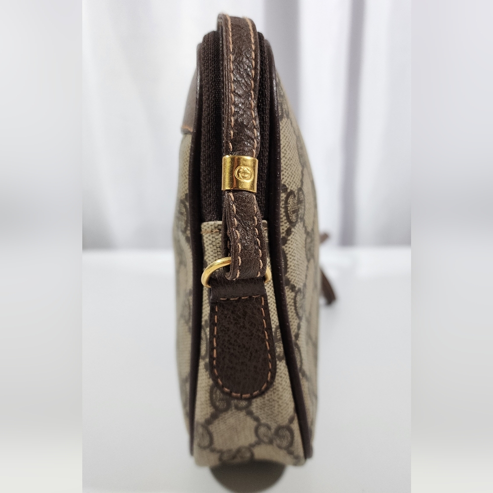 Authentic! Gucci GG crossbody brown. Pre Loved but in great condition. - Picture 4 of 14